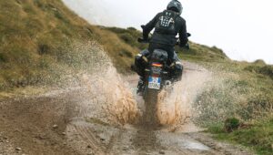 GIVI 扩展其 Canyon 系列：专为越野爱好者设计的 12 升背包和防水腰包