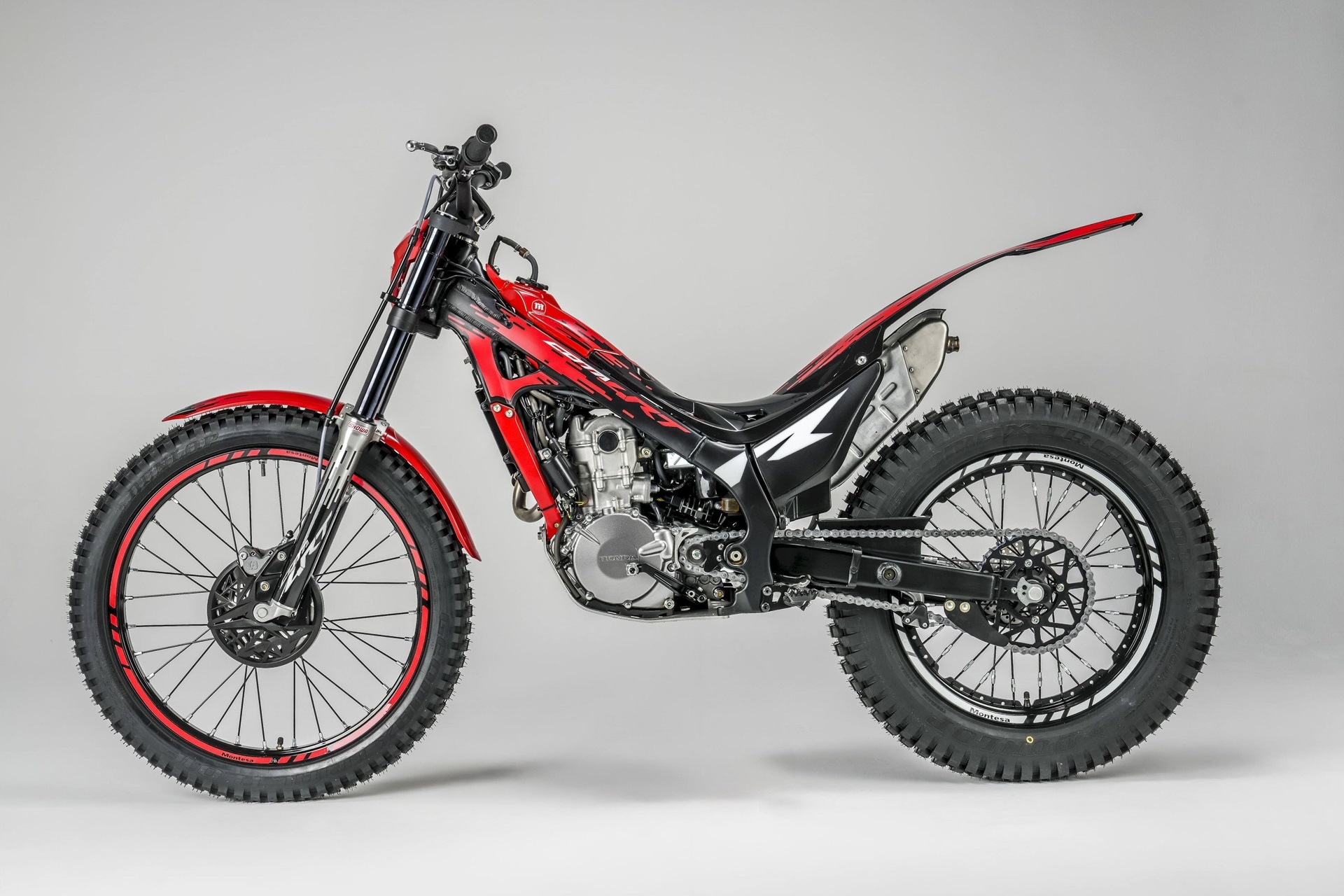 Montesa 在其更新的 2027 系列中推出新装饰品