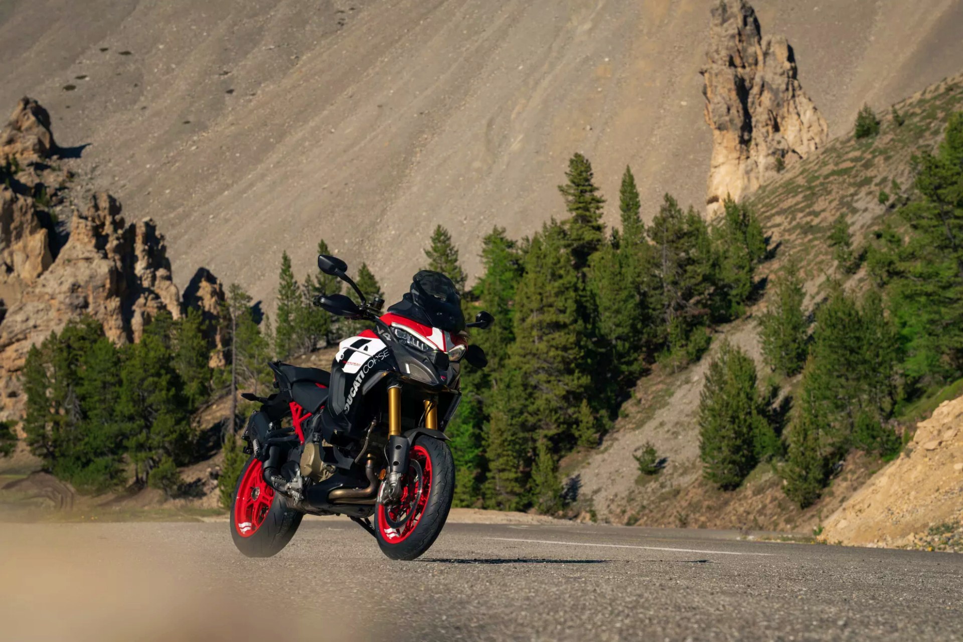 Multistrada V4 派克峰 2027