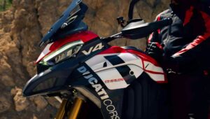 杜卡迪以 Multistrada V4 Pikes Peak 庆祝成立 100 周年，并体验 MotoGP 和超级摩托车
