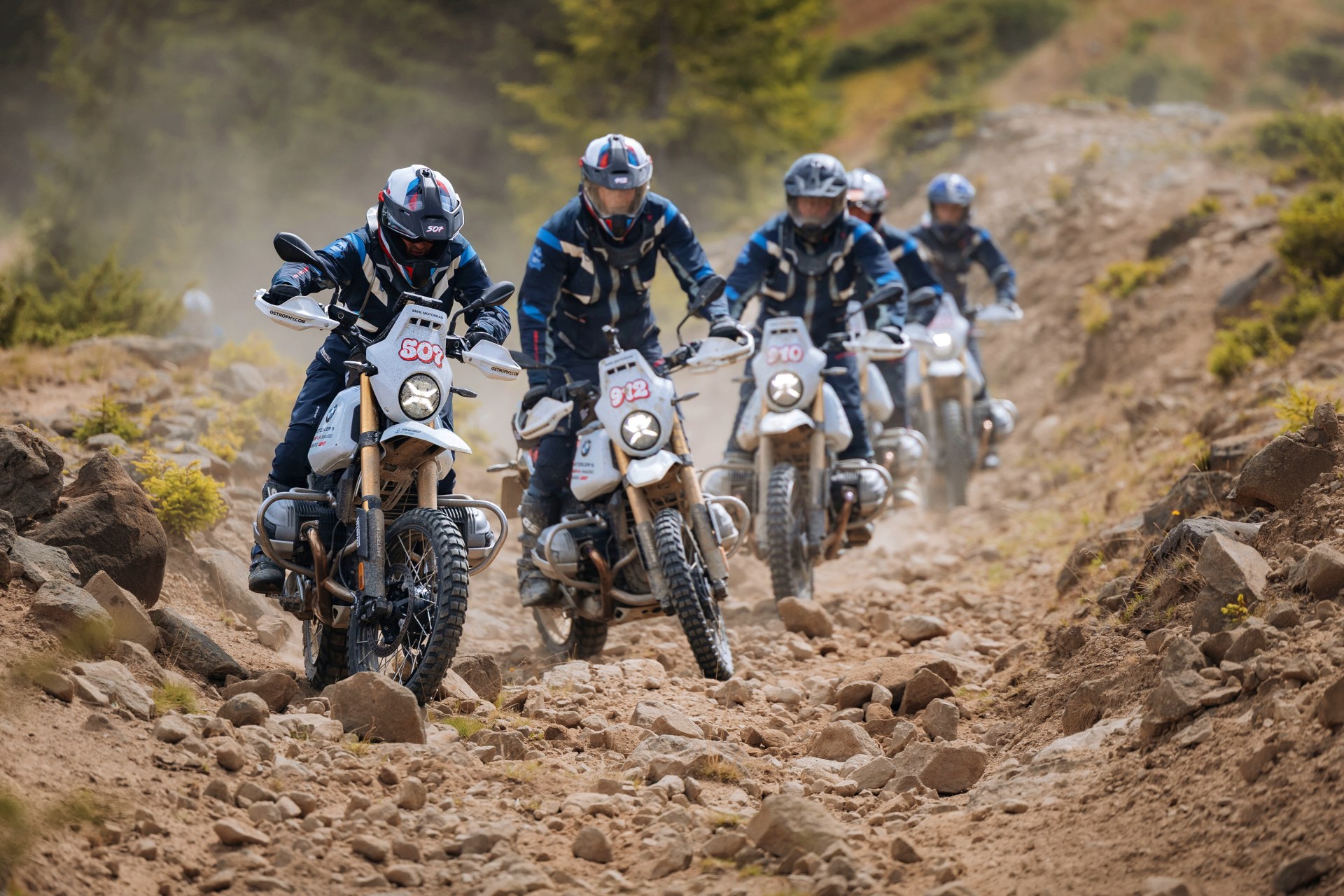 BMW 摩托车 GS Trophy 2026：德国和欧洲在 1,500 公里的纯越野赛后征服了喀尔巴阡山
