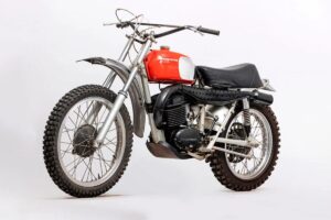 Husqvarna 400 Cross 由 Steve McQuenn 设计