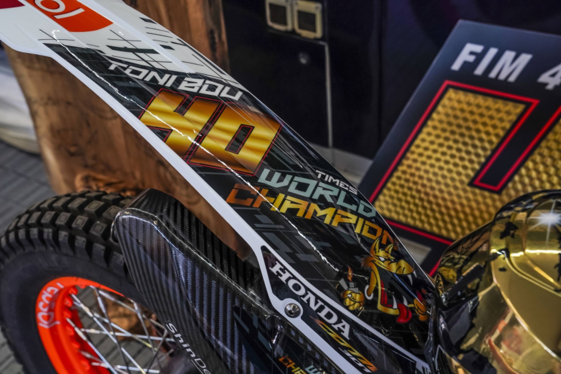 托尼·布 (Toni Bou) 标志着体育运动的历史性里程碑:他获得了 40 个世界冠军