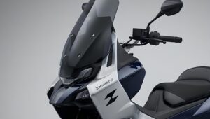 ZXMoto 打破常规：这是 250T ADV，一款配备双中央发动机、功率高达 32 马力的踏板车