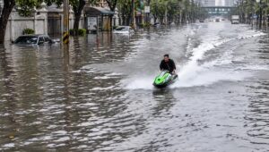 利用洪水在喷射天空中外出可能会让你入狱