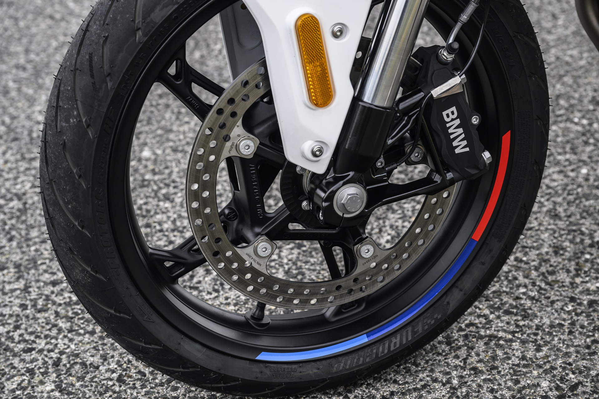 BMW F 450 R:48 马力、175 公斤以及您开始驾驶 A2 所需的一切