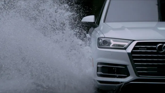 奥迪 Q7 雨 700x394