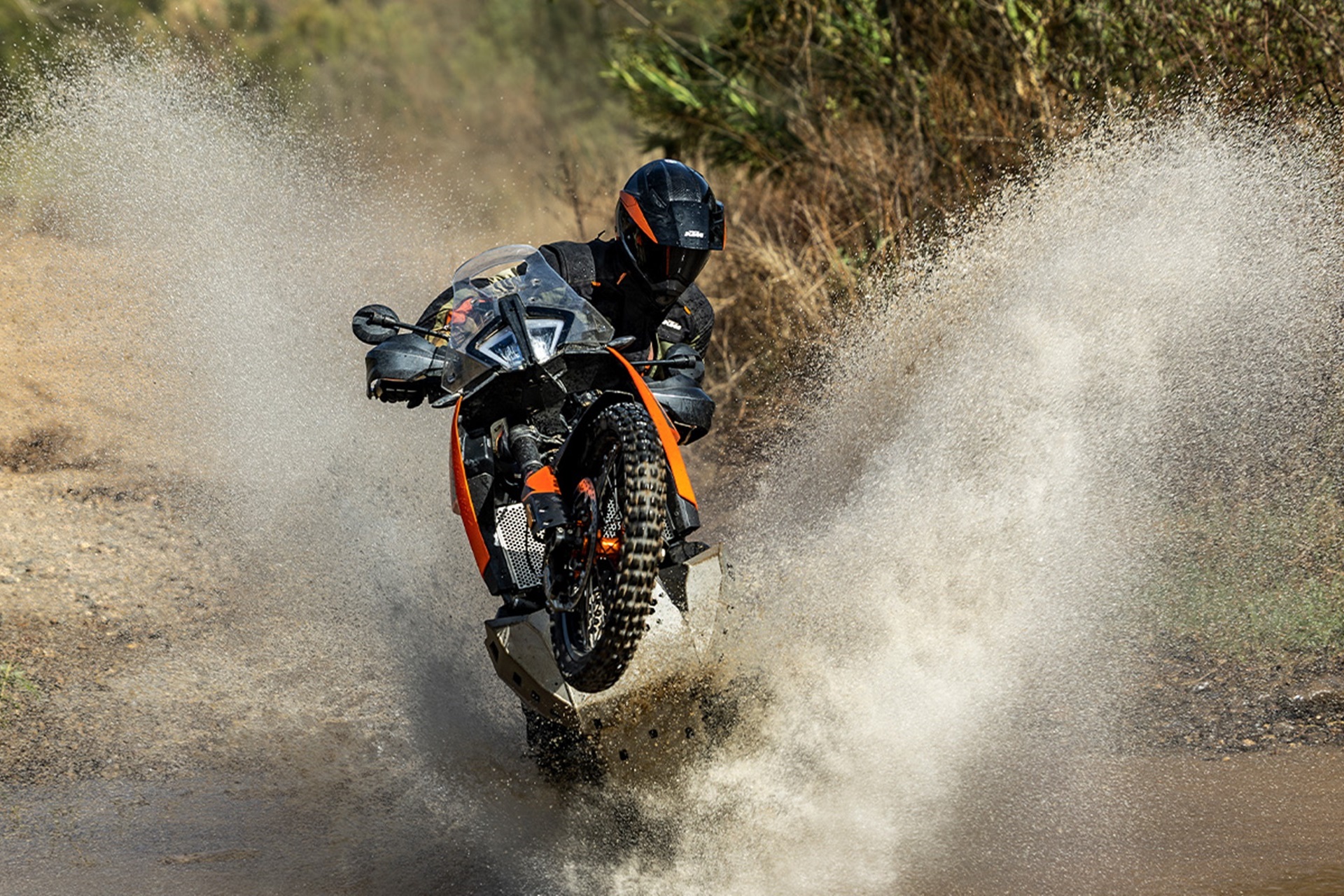 KTM 复活 990 Adventure:两款原型车预计 2027 年推出新 R 版本