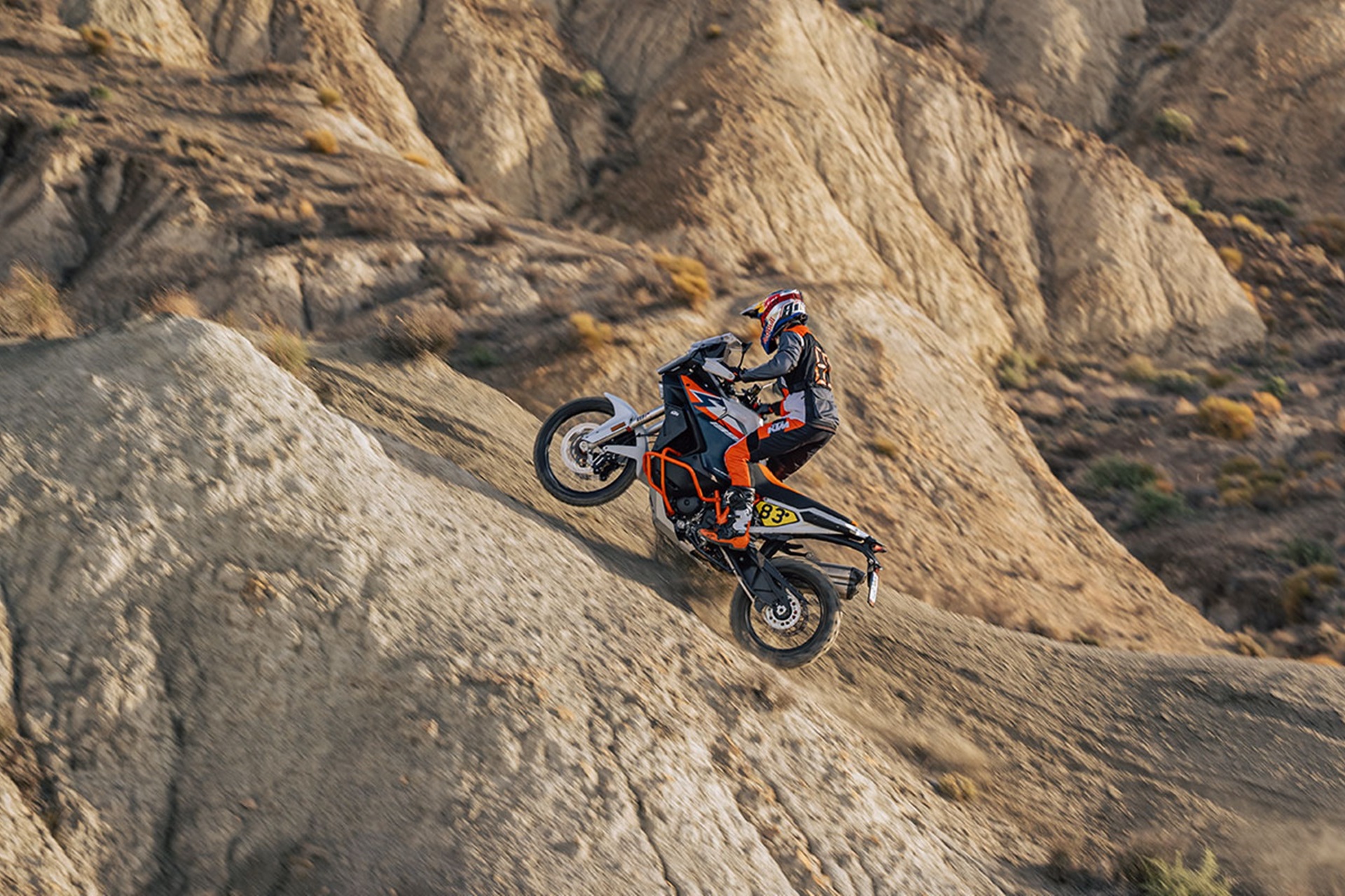 KTM 复活 990 Adventure:两款原型车预计 2027 年推出新 R 版本