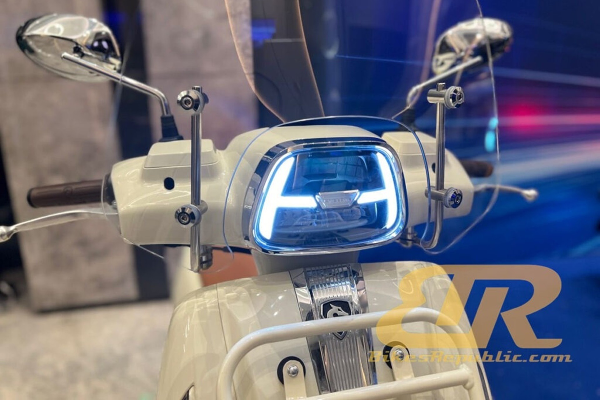 Cyclone RT250E:新型 250 cc 复古踏板车,具有 25 马力和大量设备