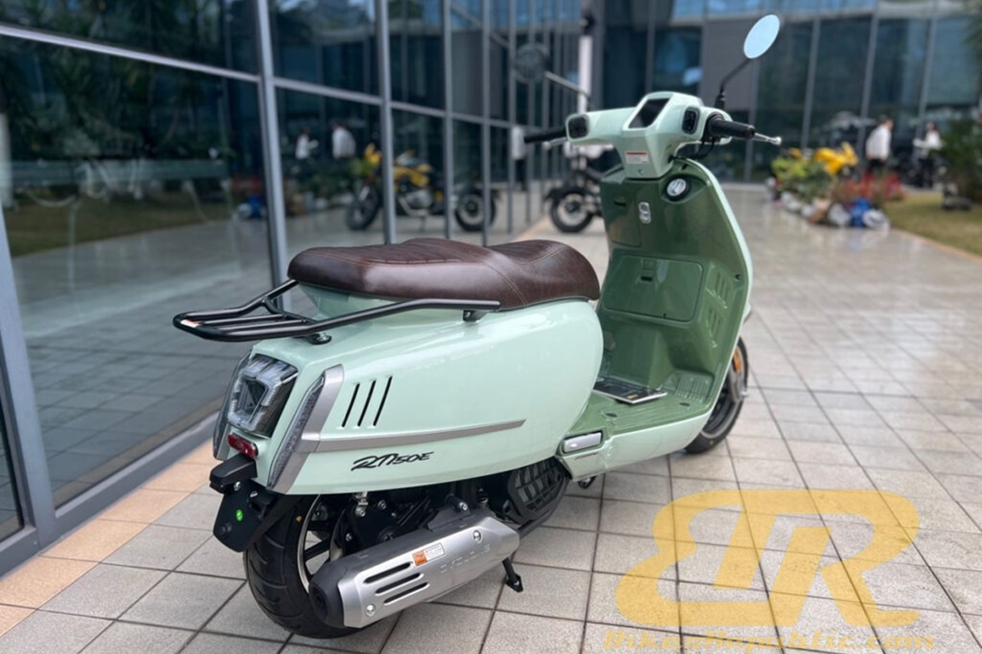 Cyclone RT250E:新型 250 cc 复古踏板车,具有 25 马力和大量设备