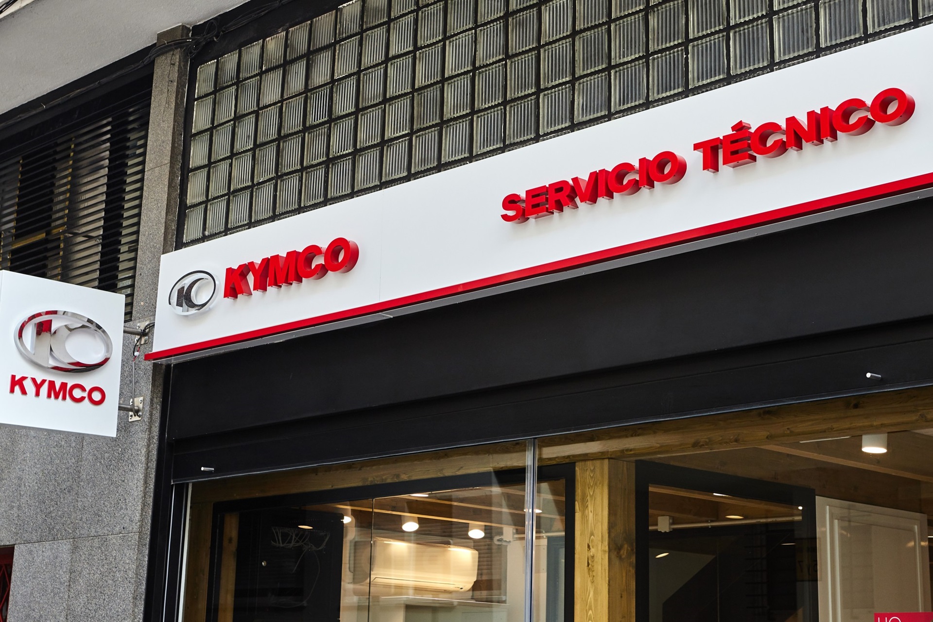 西班牙 KYMCO 加入了带有“Calculo y Reduzco”官方印章的中小企业小团体