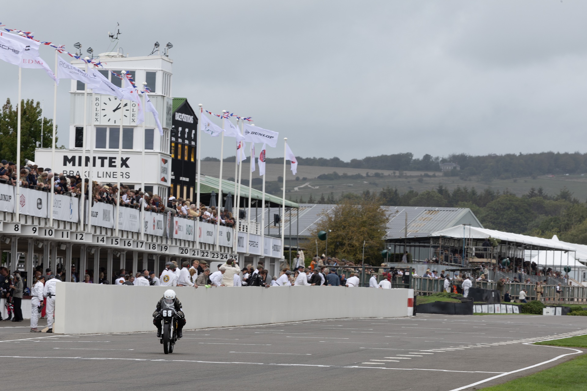 Norton 和 Works Racing 驾驶历史悠久的 Manx 30M 参加 2026 年古德伍德复兴赛