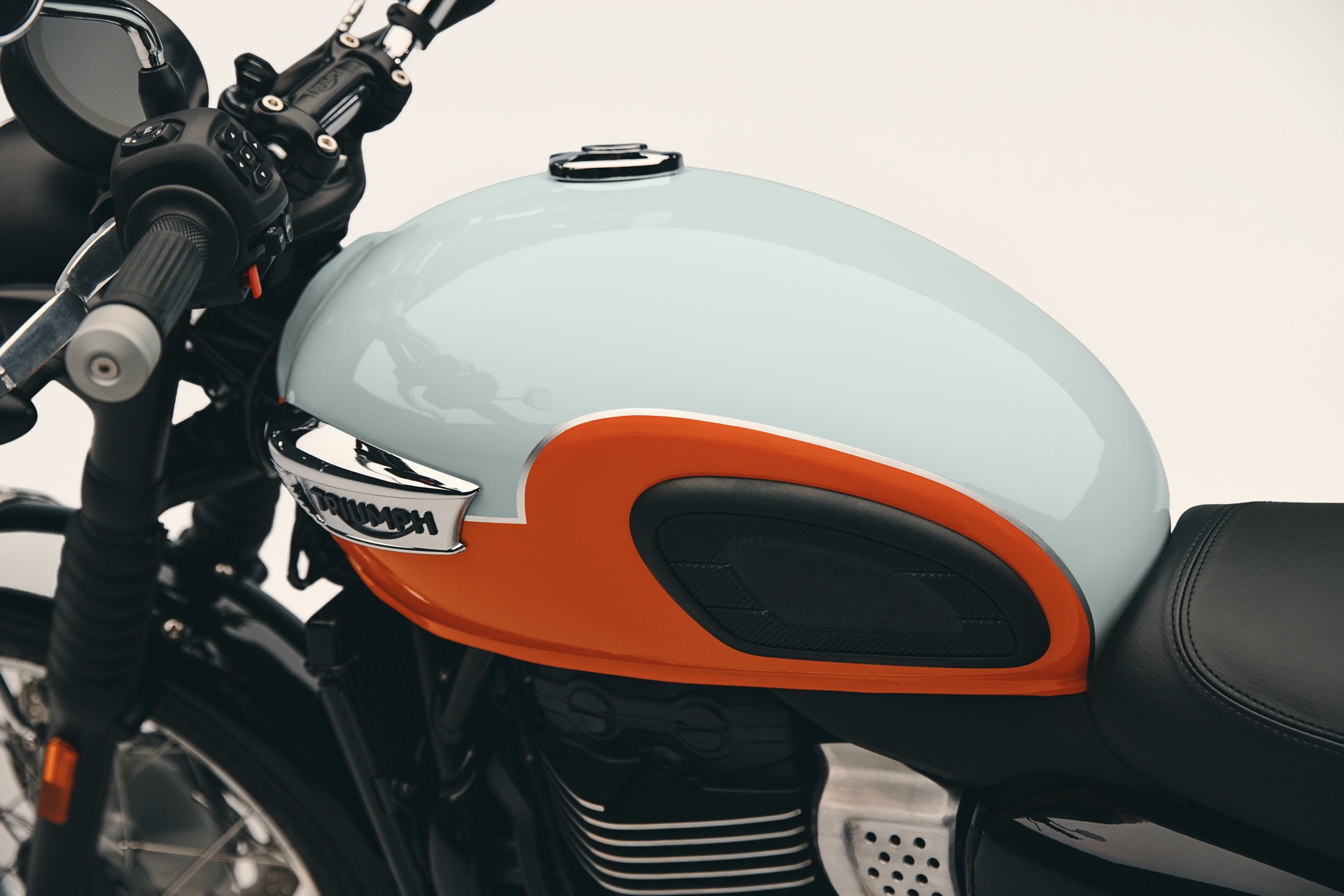 凯旋 Bonneville T40 和 T40 黑色