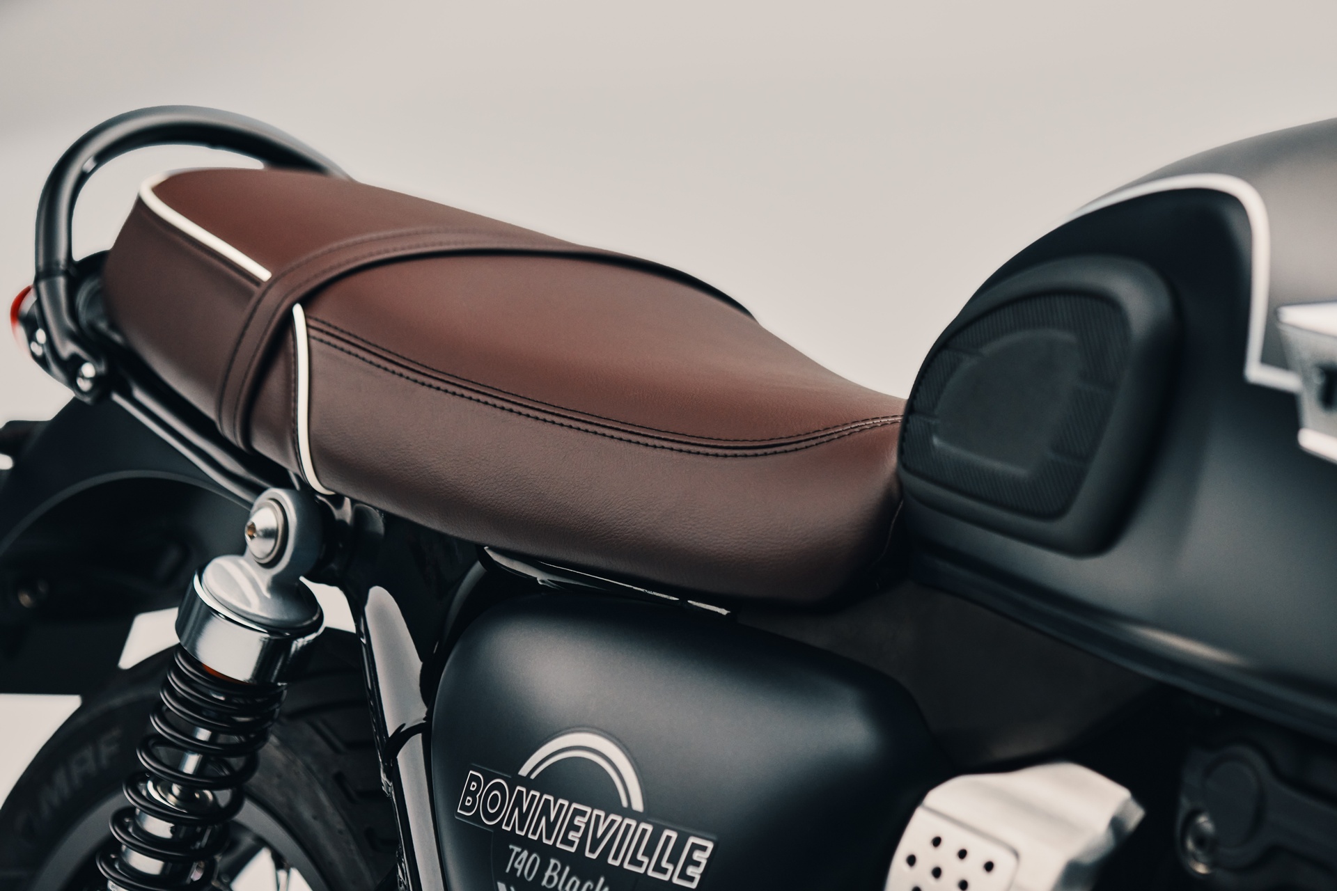凯旋 Bonneville T40 和 T40 黑色