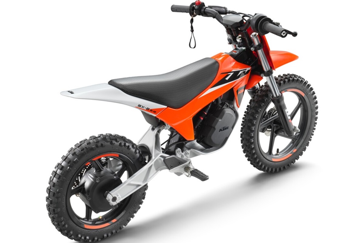 KTM 推出新款 SX-E 2.12 2027 扩大其青年电动车系列