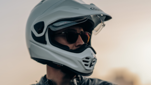 Arai Tour-X5：充满冒险精神的日本工艺