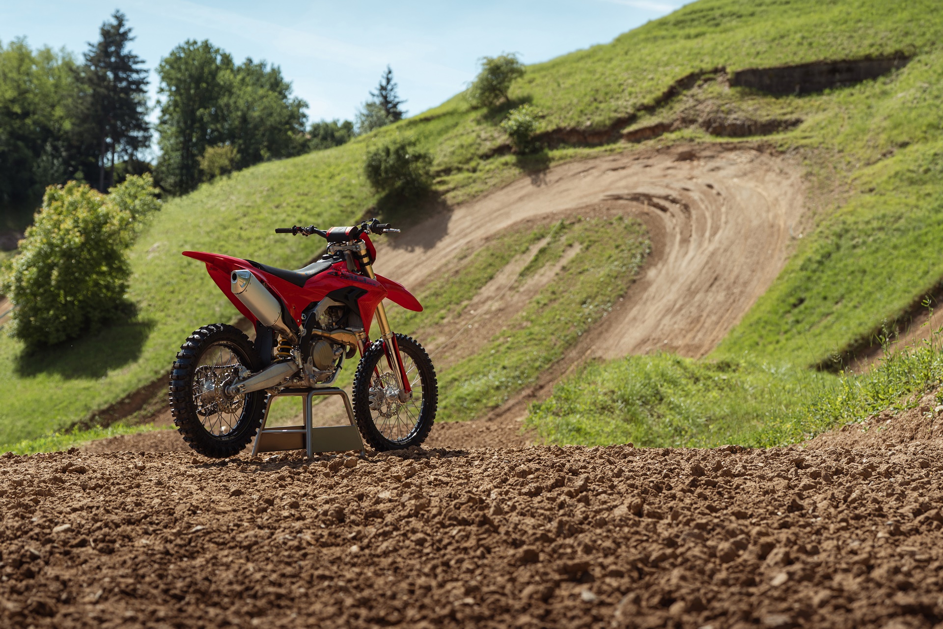 杜卡迪 Desmo450 MX 2027 系列:更多功能和更好的人体工程学设计,可改善骑行体验
