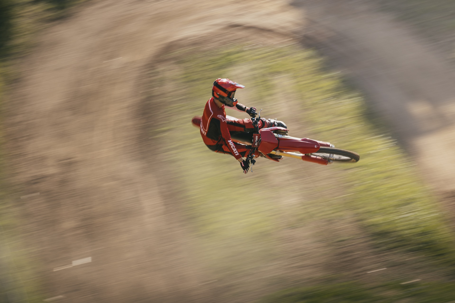 杜卡迪 Desmo450 MX 2027 系列:更多功能和更好的人体工程学设计,可改善骑行体验