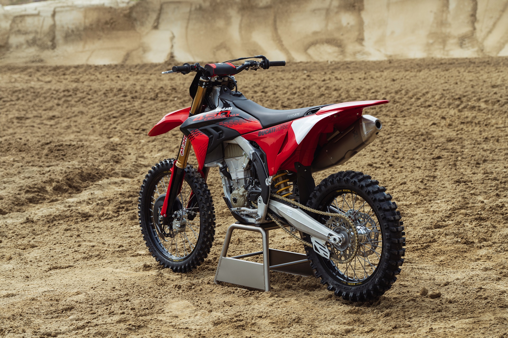 杜卡迪 Desmo450 MX 2027 系列:更多功能和更好的人体工程学设计,可改善骑行体验