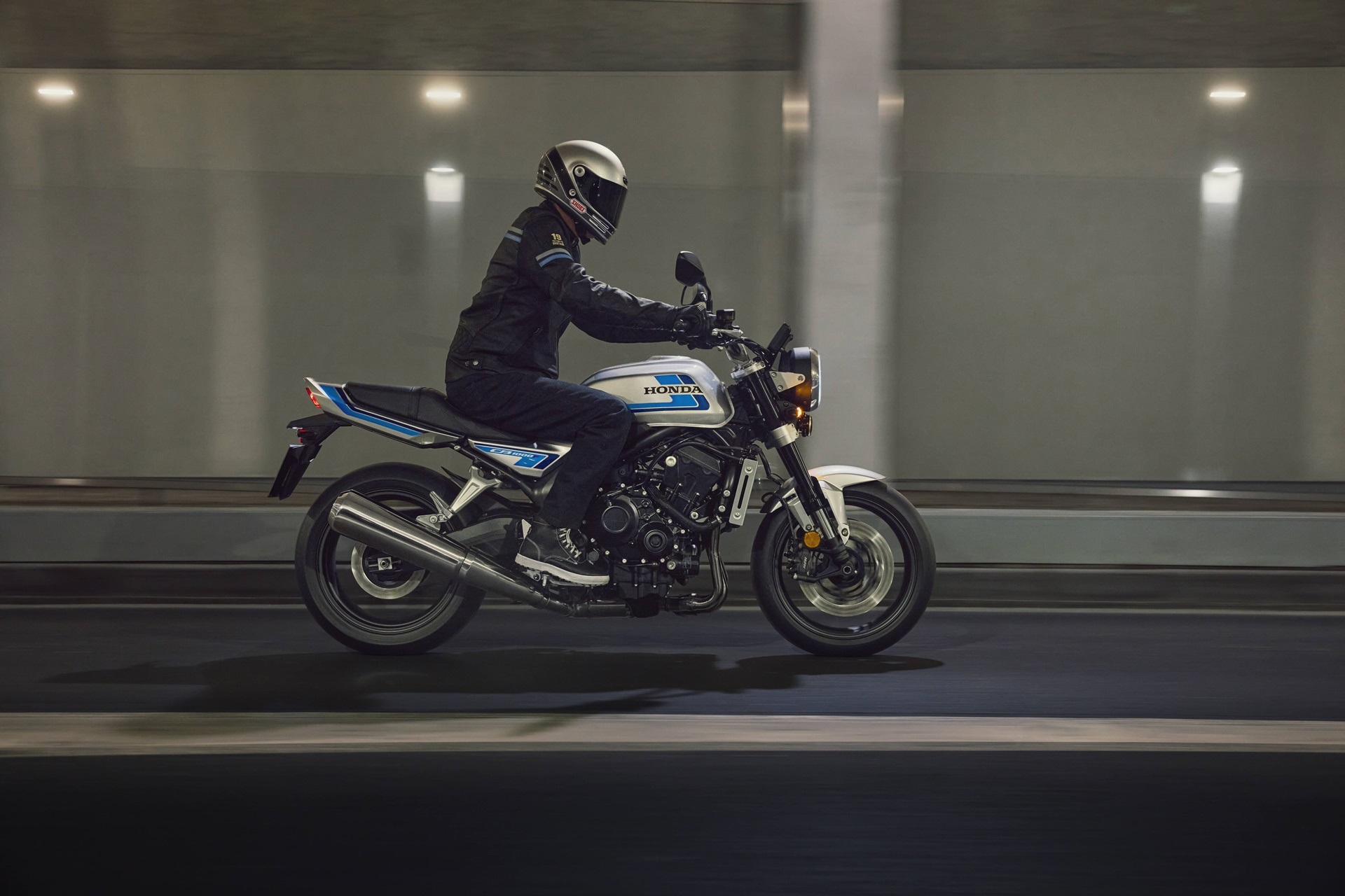 CB1000F背后的故事:复古本质的裸露和竞赛中诞生的美学