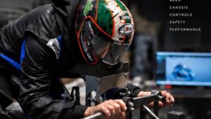 GreyhoundLSR 签下彼得·希克曼 (Peter Hickman) 使其时速达到 400 英里：摩托车速度记录有了新对手