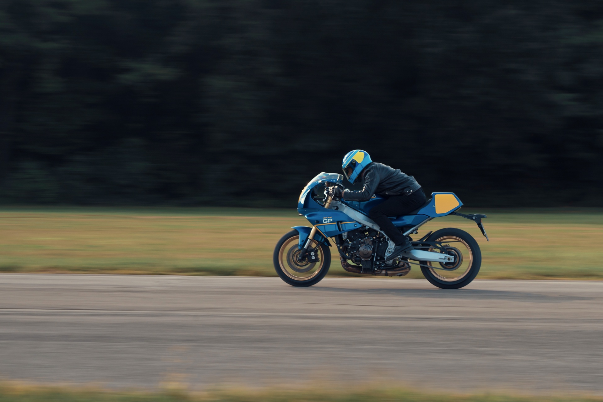 山名 XSR900 GP 2027