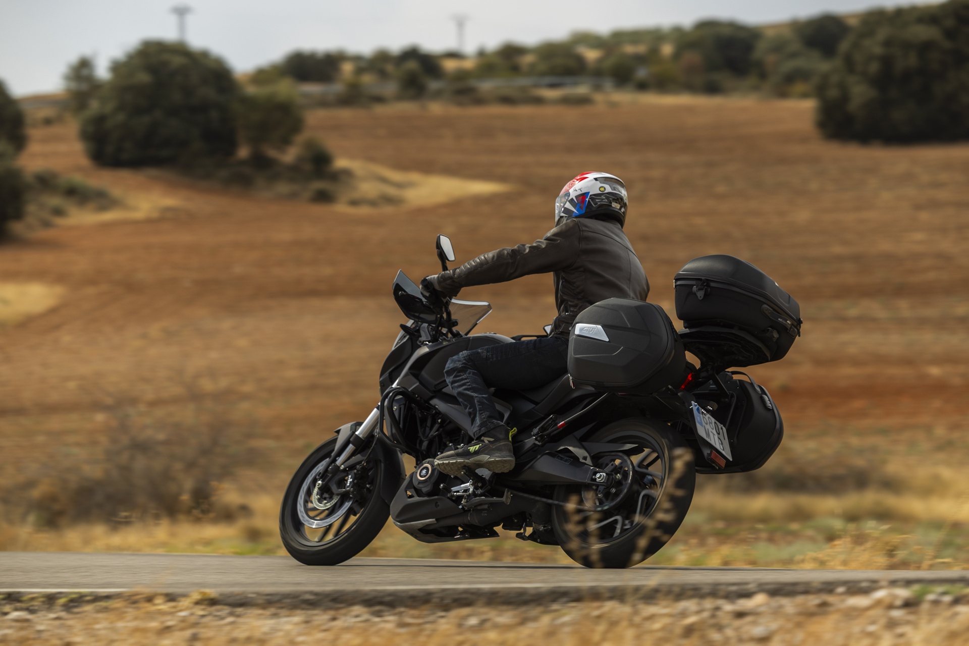 与 Bajaj 同行 您真的需要 400 cc 以上吗？