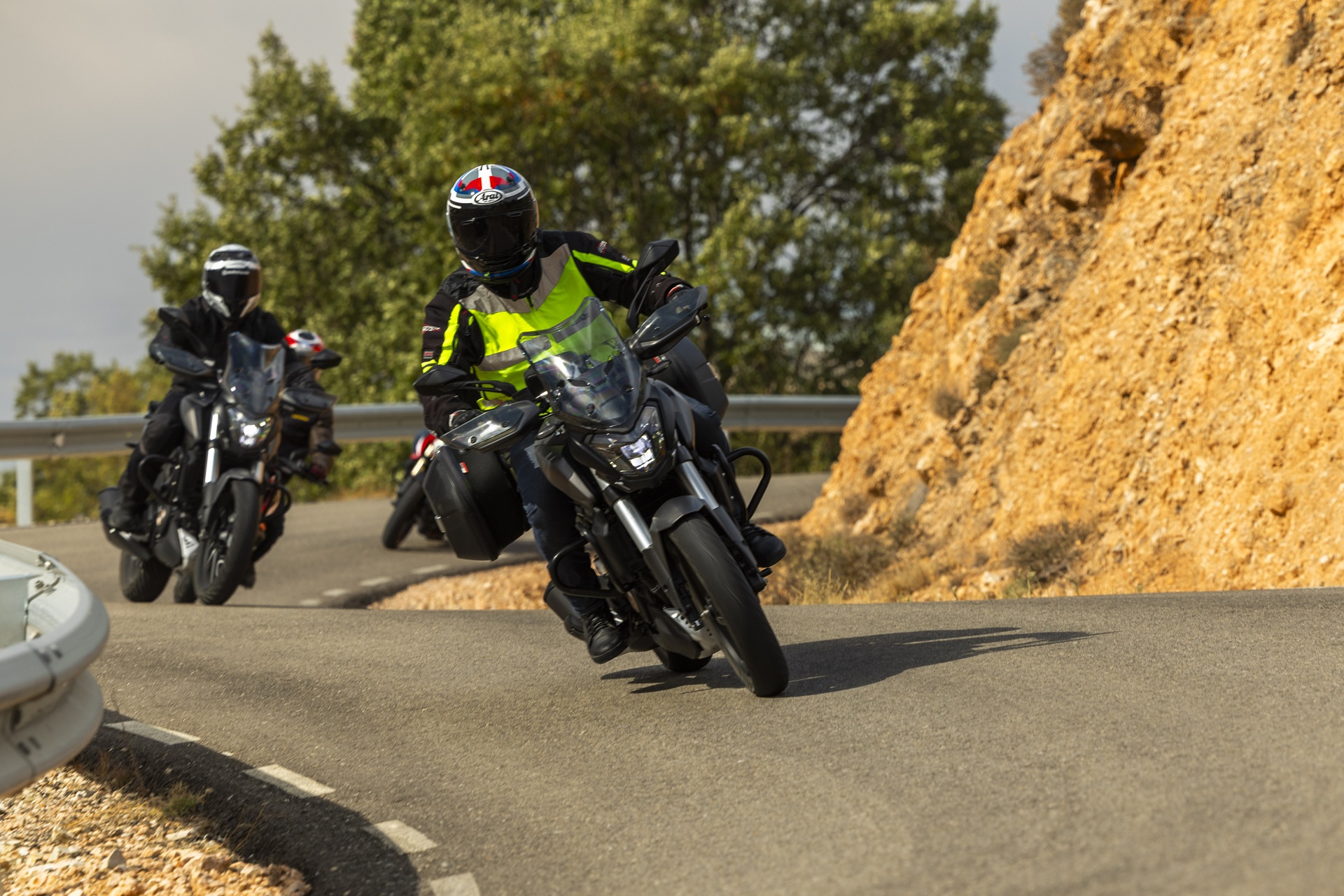 与 Bajaj 同行 您真的需要 400 cc 以上吗？