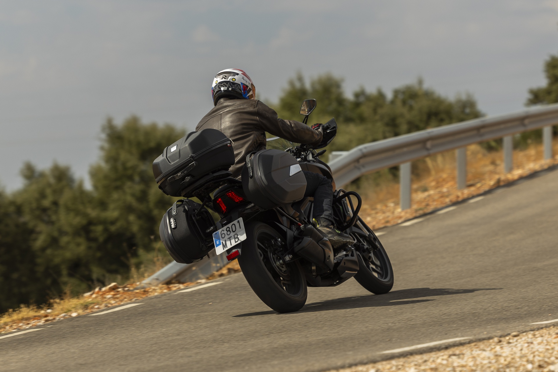 与 Bajaj 同行 您真的需要 400 cc 以上吗？