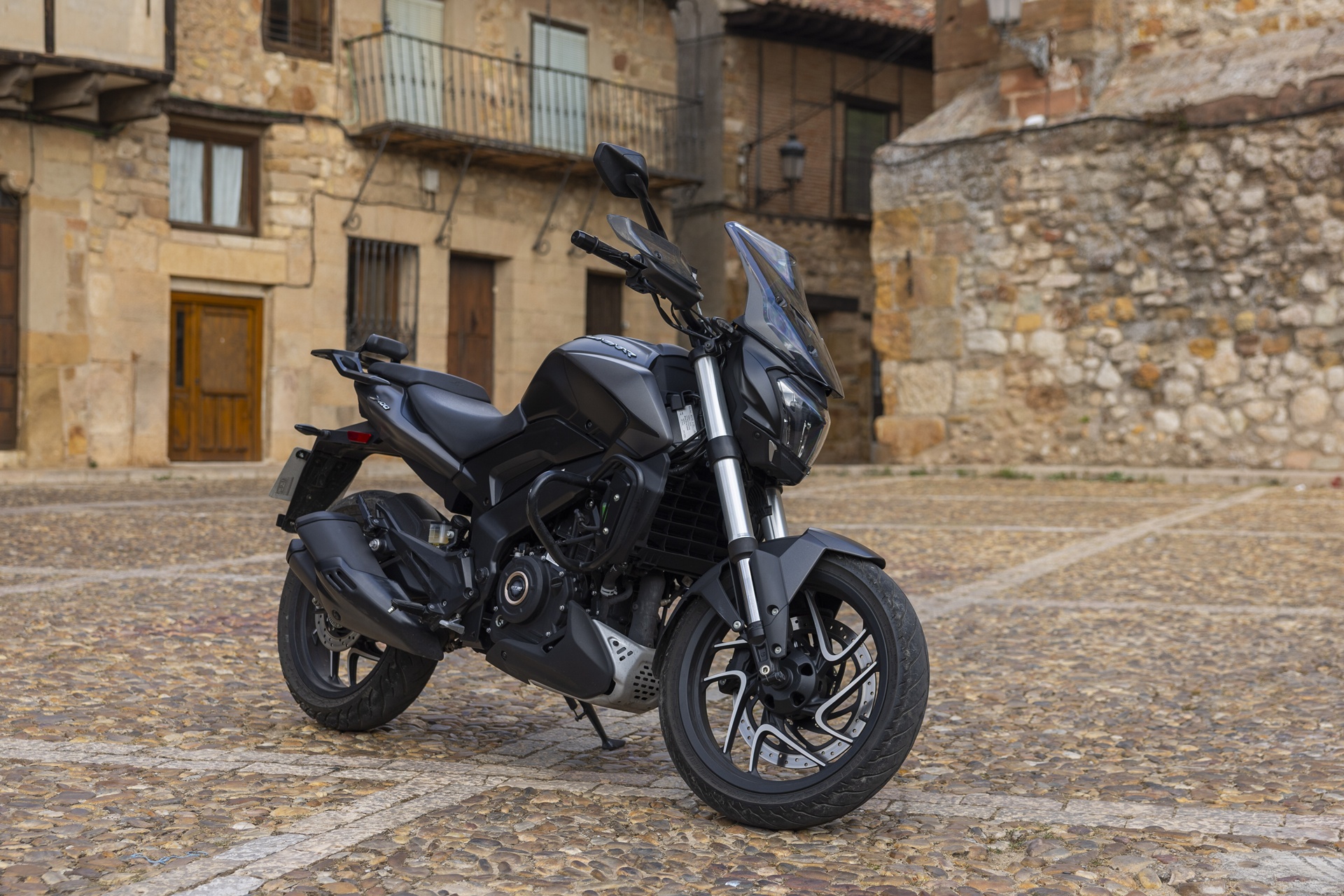 与 Bajaj 同行 您真的需要 400 cc 以上吗？
