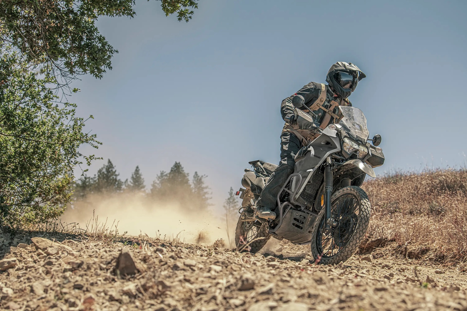 川崎通过新型 KLR650 DF ABS 扩展了 2027 ADV 系列