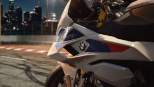 宝马希望通过 F 450 RR 征服 A2 细分市场：48 马力、177 公斤和 S 1000 RR 美学
