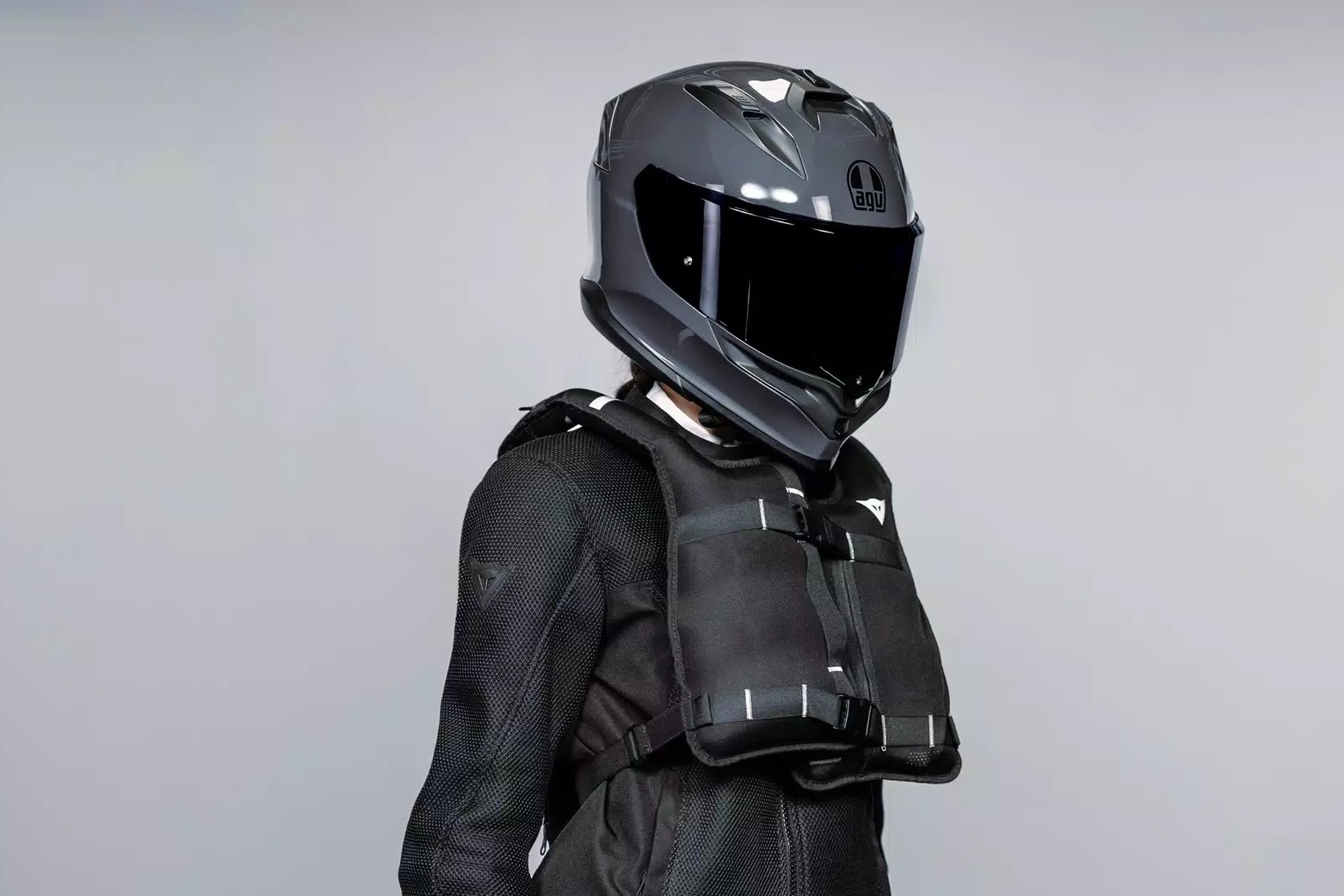 Dainese Smart GO“史上最轻的摩托车安全气囊”