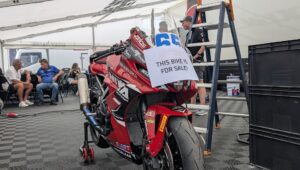 WorldSBK 将赫雷斯变成了摩托车节，比赛具有决定性意义，围场也非常近