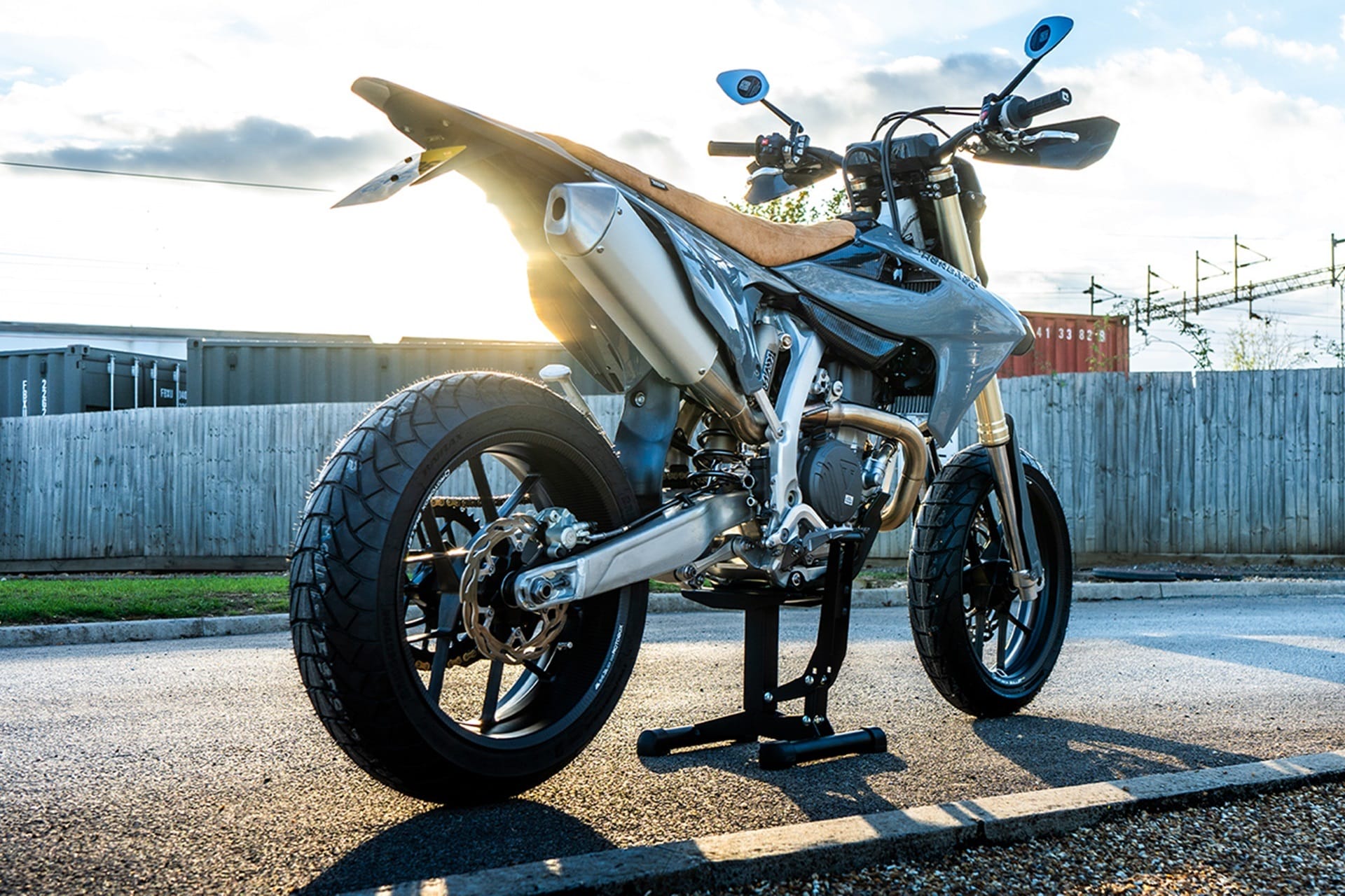 TF450E Supermoto：凯旋应该认真考虑制造的自行车