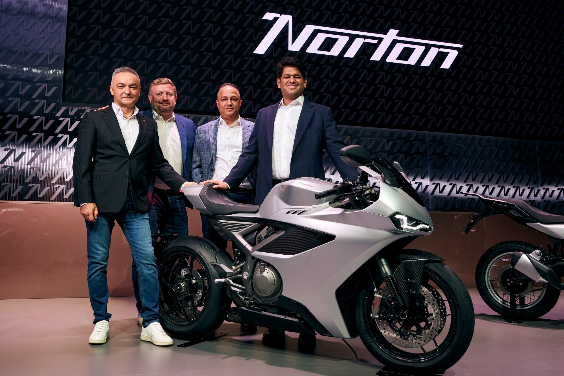 诺顿新款 450 单缸 EICMA 2026