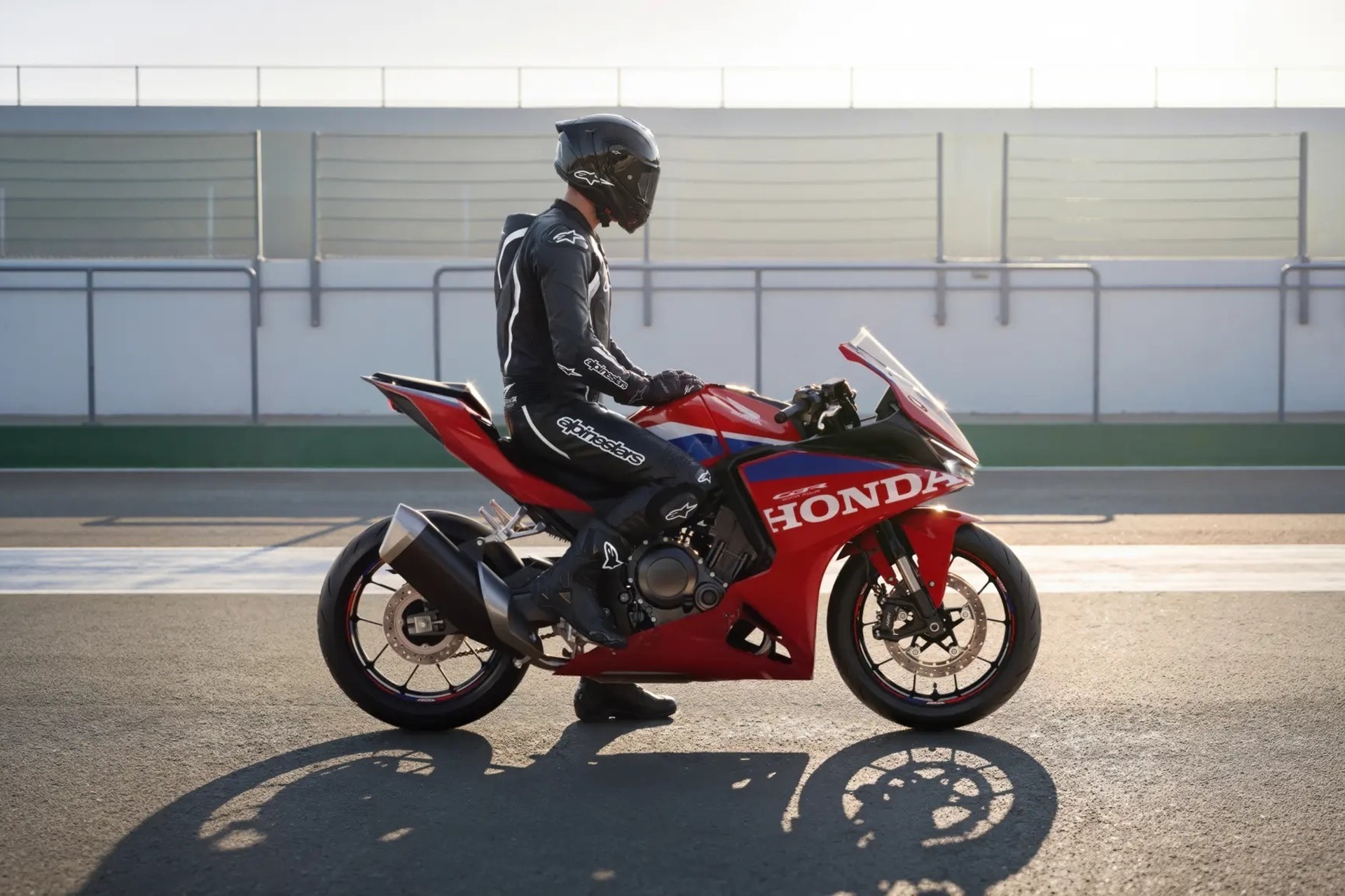 本田通过新款 CBR500R FOUR 强化了其运动系列