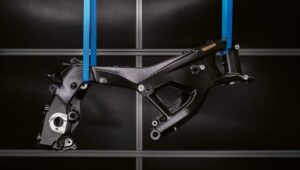 BMW M 1000 RR 2027：全新 M Motorsport 底盘减重 1.3 公斤并提高灵活性