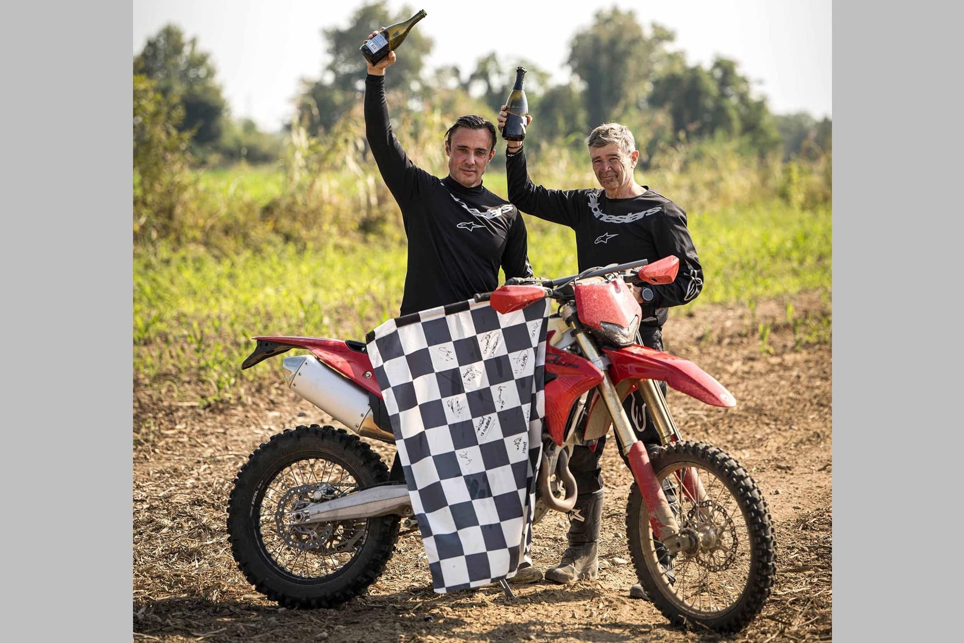 Silvio Sabba 和 Valerio Boni 驾驶杜卡迪 Desmo450 EDS 打破新纪录