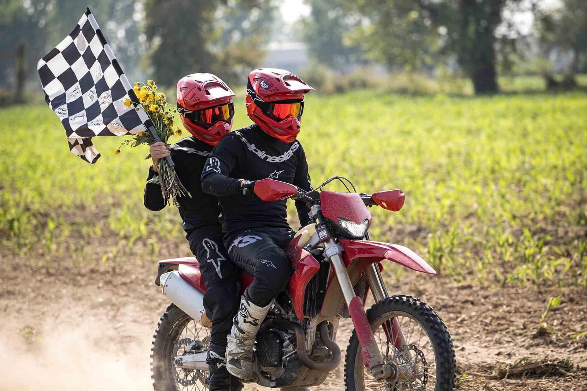 Silvio Sabba 和 Valerio Boni 驾驶杜卡迪 Desmo450 EDS 打破新纪录