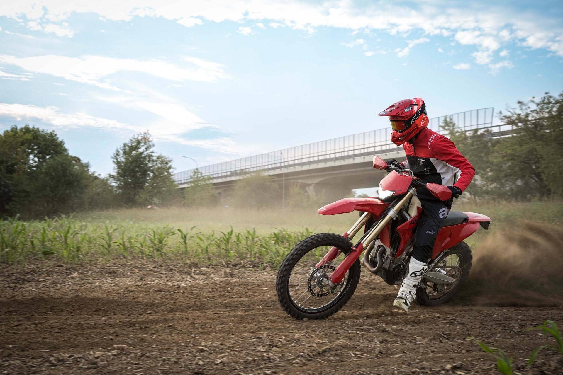 Silvio Sabba 和 Valerio Boni 驾驶杜卡迪 Desmo450 EDS 打破新纪录