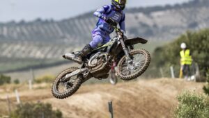 卡洛斯·普拉特 (Carlos Prat) 和 Triumph Racing Pavo Rueda 赢得全国 18 岁以下摩托车越野赛冠军