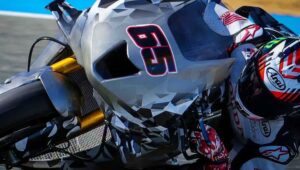 2027 款本田 CBR1000RR-R Fireblade 已在赫雷斯行驶：新型杜卡迪风格整流罩和扰流板