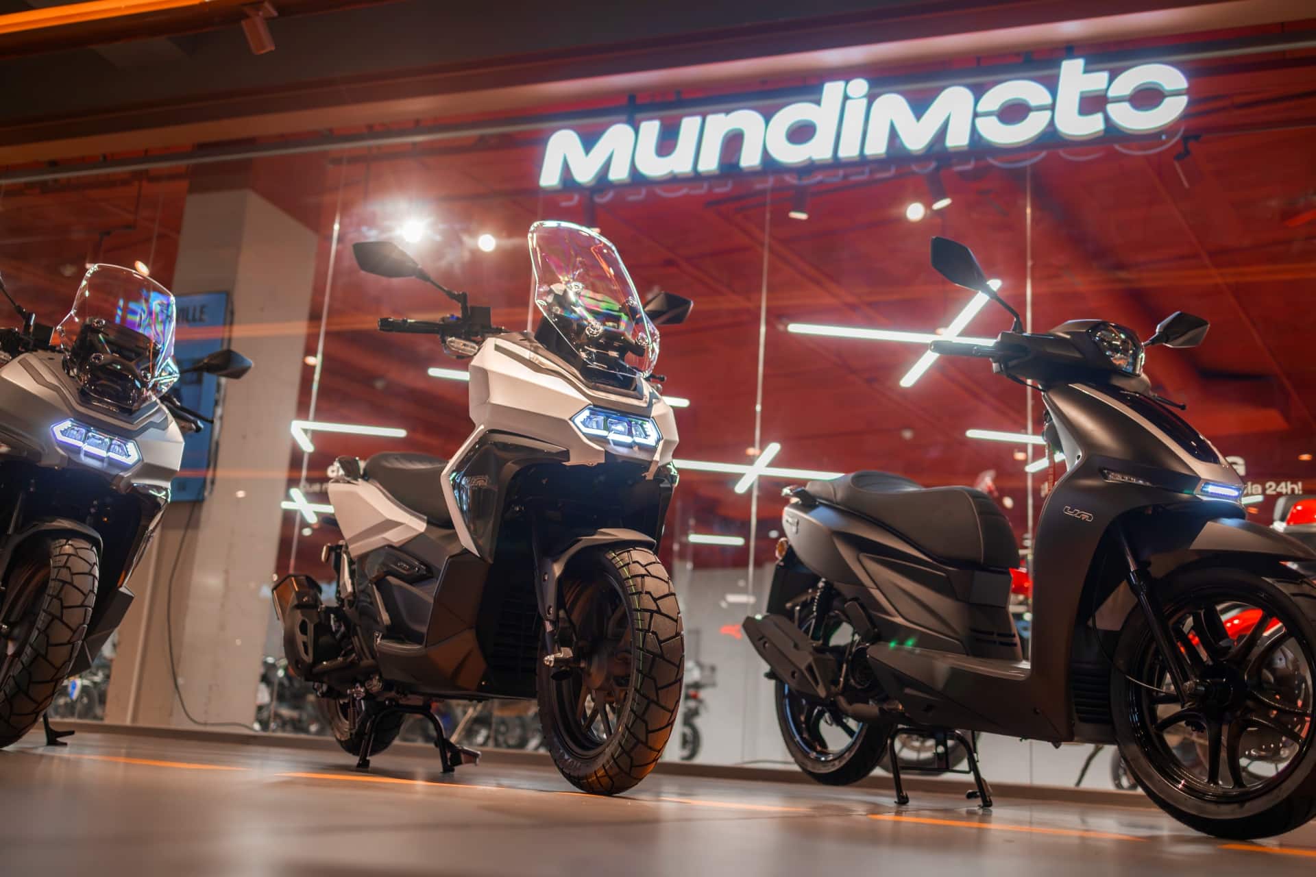 UM 摩托车 Mundimoto 西班牙经销商 2027 年