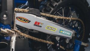 EK Chain ThreeD、RRS 和 SRX2：这三个日本链条将耐力赛阻力提升到另一个水平
