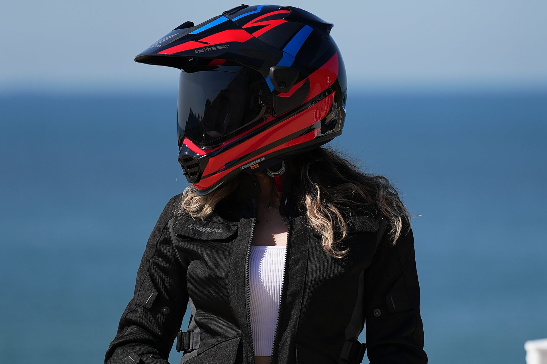 Arai Tour-X5:充满冒险精神的日本工艺
