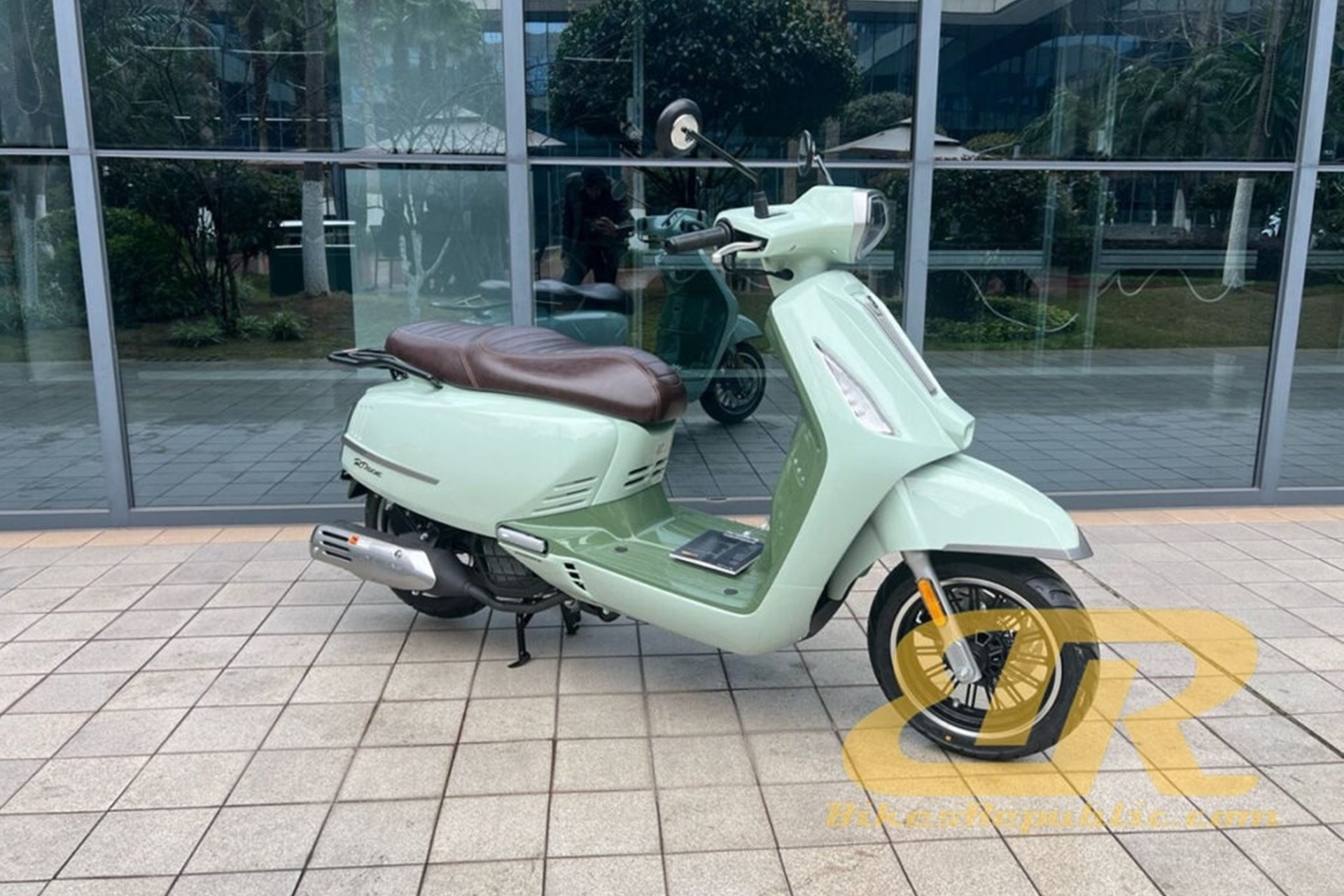 Cyclone RT250E:新型 250 cc 复古踏板车,具有 25 马力和大量设备