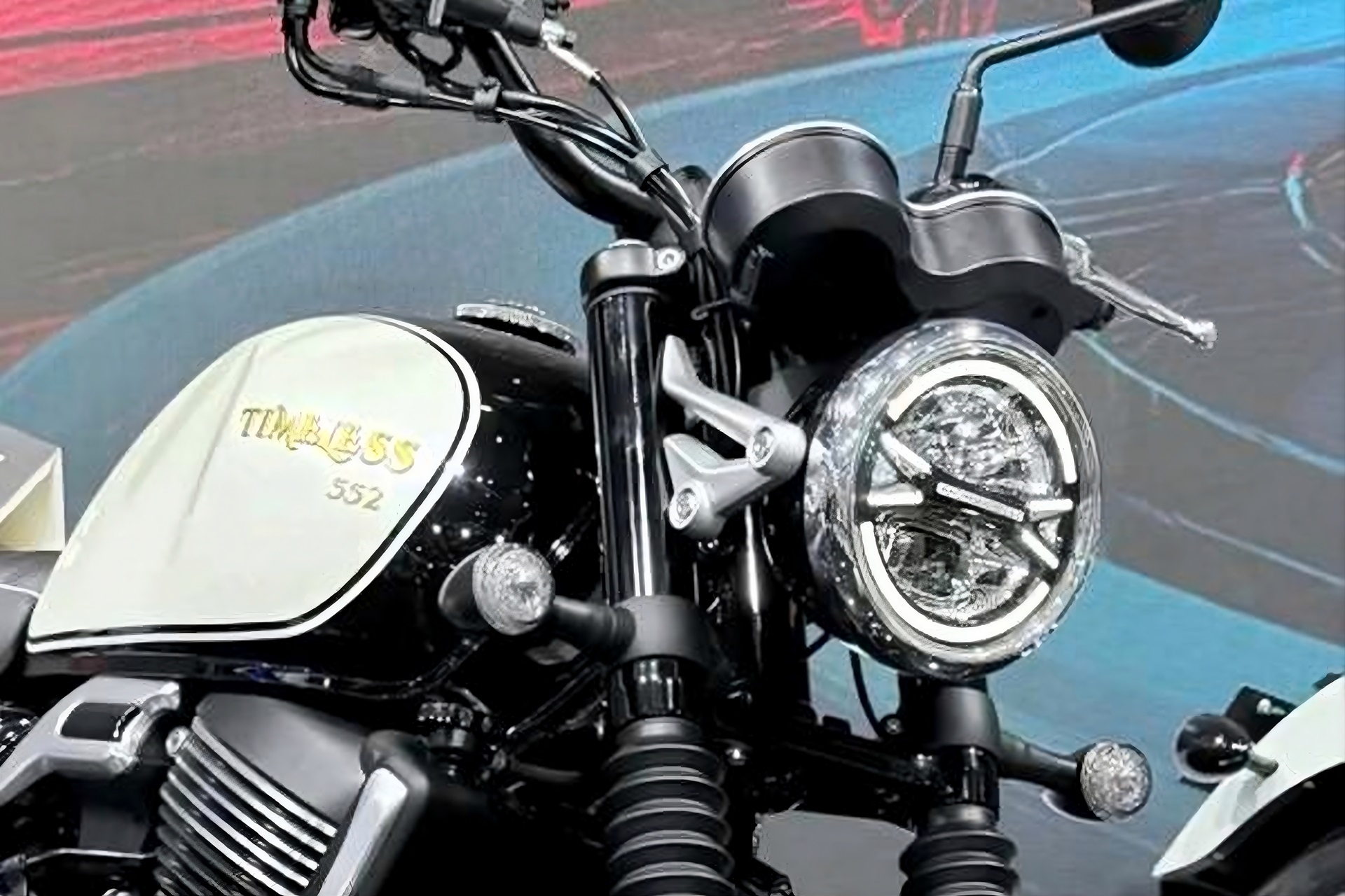 Morbidelli 推出 Timeless 552 带来惊喜:一款 500 cc、50 HP neo 复古发动机,配备 AMT 变速箱