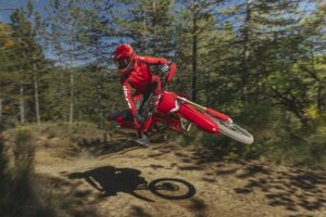 全新杜卡迪 Desmo450 EDS：该品牌第一款由耐力赛练习制造并用于练习的摩托车